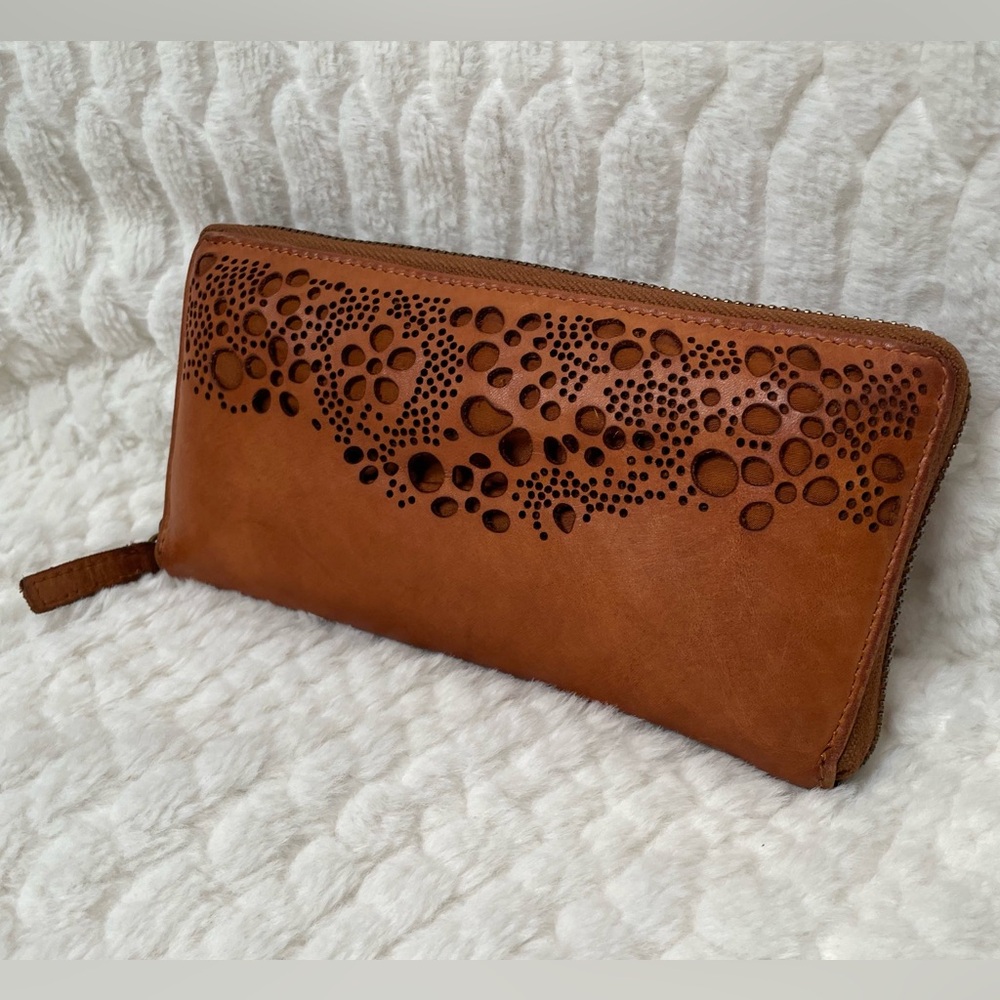 Leather Zip Wallet – Brown, Soft & Lightweight